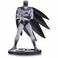 dc collectibles figura batman (16 cm) (blanco y negro) jiro kuwata -